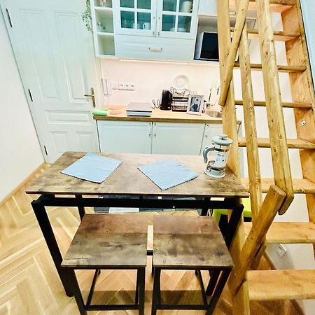 Cozy Design Homestay With Terrace Prag Exterior foto