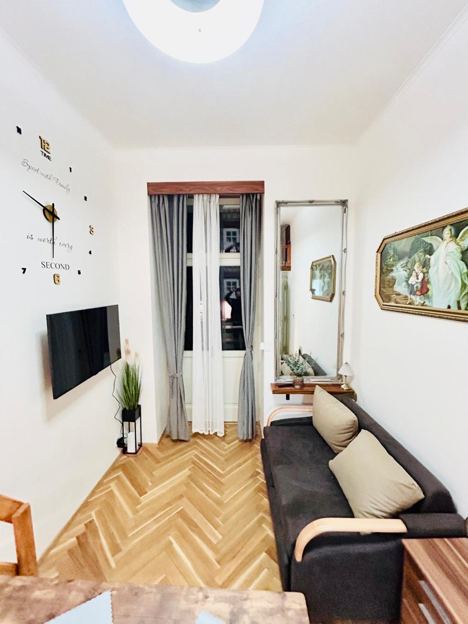 Cozy Design Homestay With Terrace Prag Exterior foto