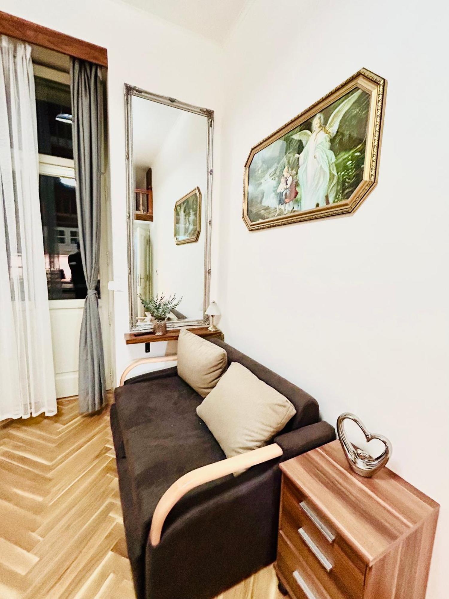 Cozy Design Homestay With Terrace Prag Exterior foto