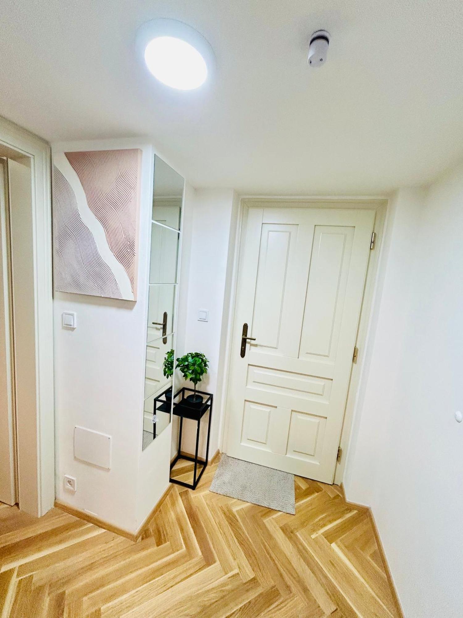 Cozy Design Homestay With Terrace Prag Exterior foto