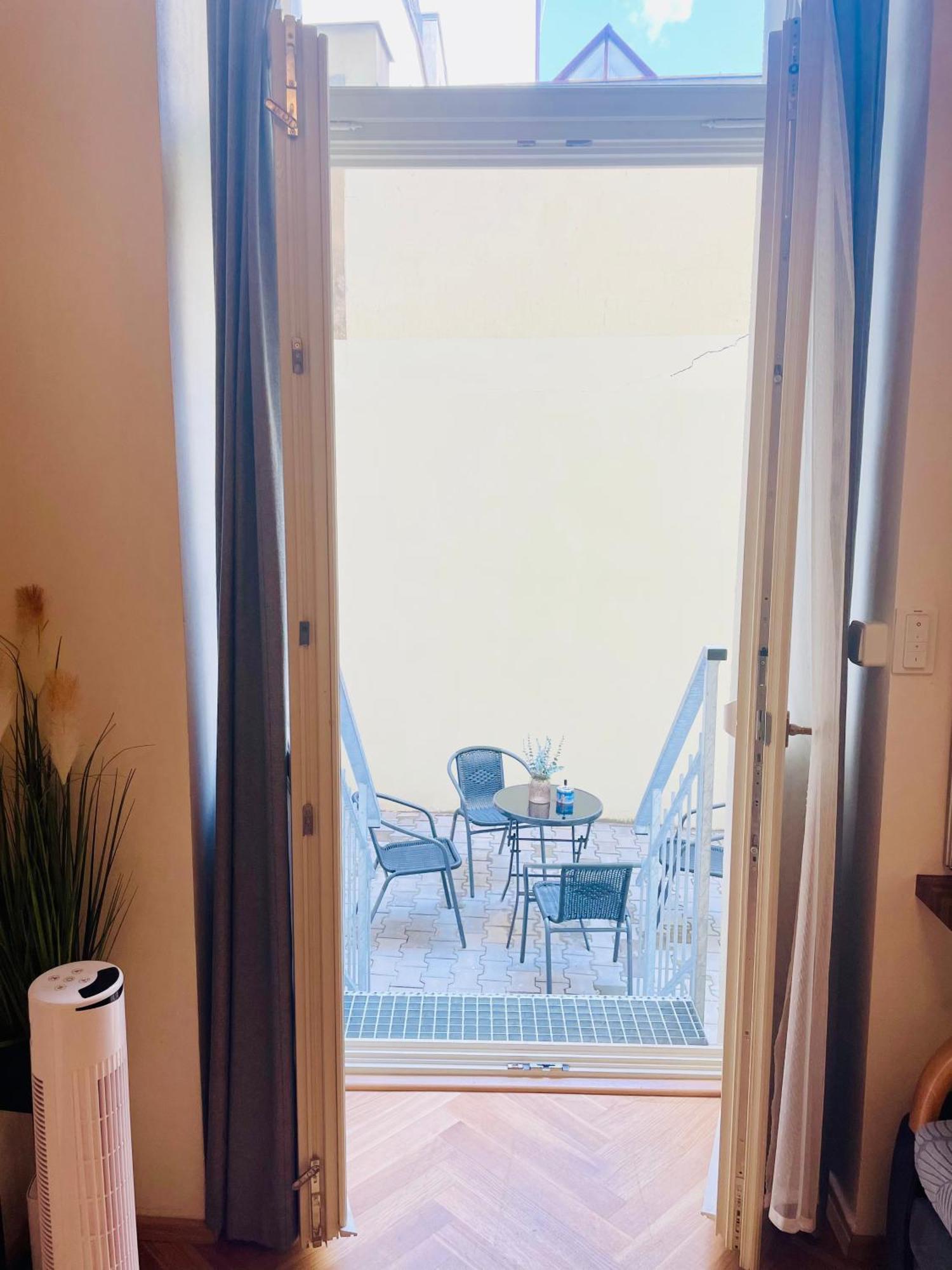 Cozy Design Homestay With Terrace Prag Exterior foto